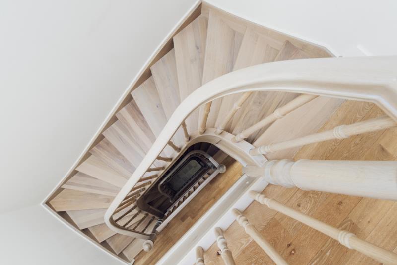 Image 6 : Escaliers à Wecker : TS CONCEPT Sàrl -Treppen & Interior Design Schiebetueren