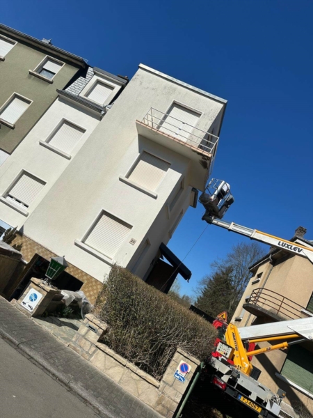 Image 12 : Escalier et garde-corps à Pontpierre : Marien Djimmy - Couvreur, toiture & démoussage Luxembourg