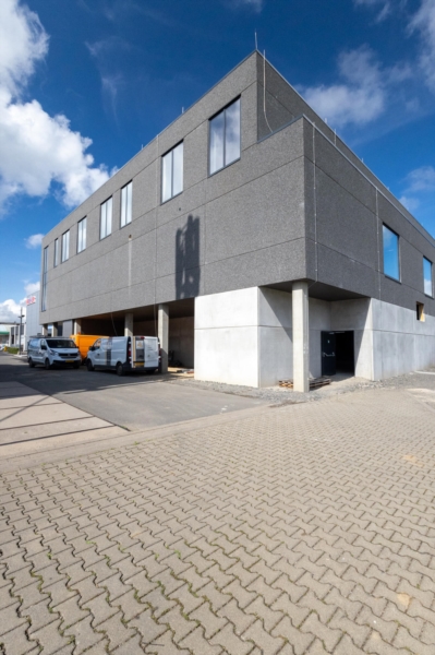 Image 7 : Bâtiment industriel à Esch-sur-Alzette : Willy Naessens Luxembourg SA